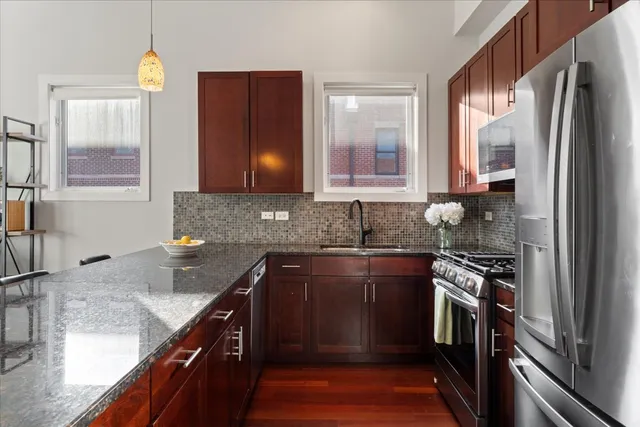 $675,000 | 2314 West Wabansia Avenue, Unit 3W, Chicago, IL 60647