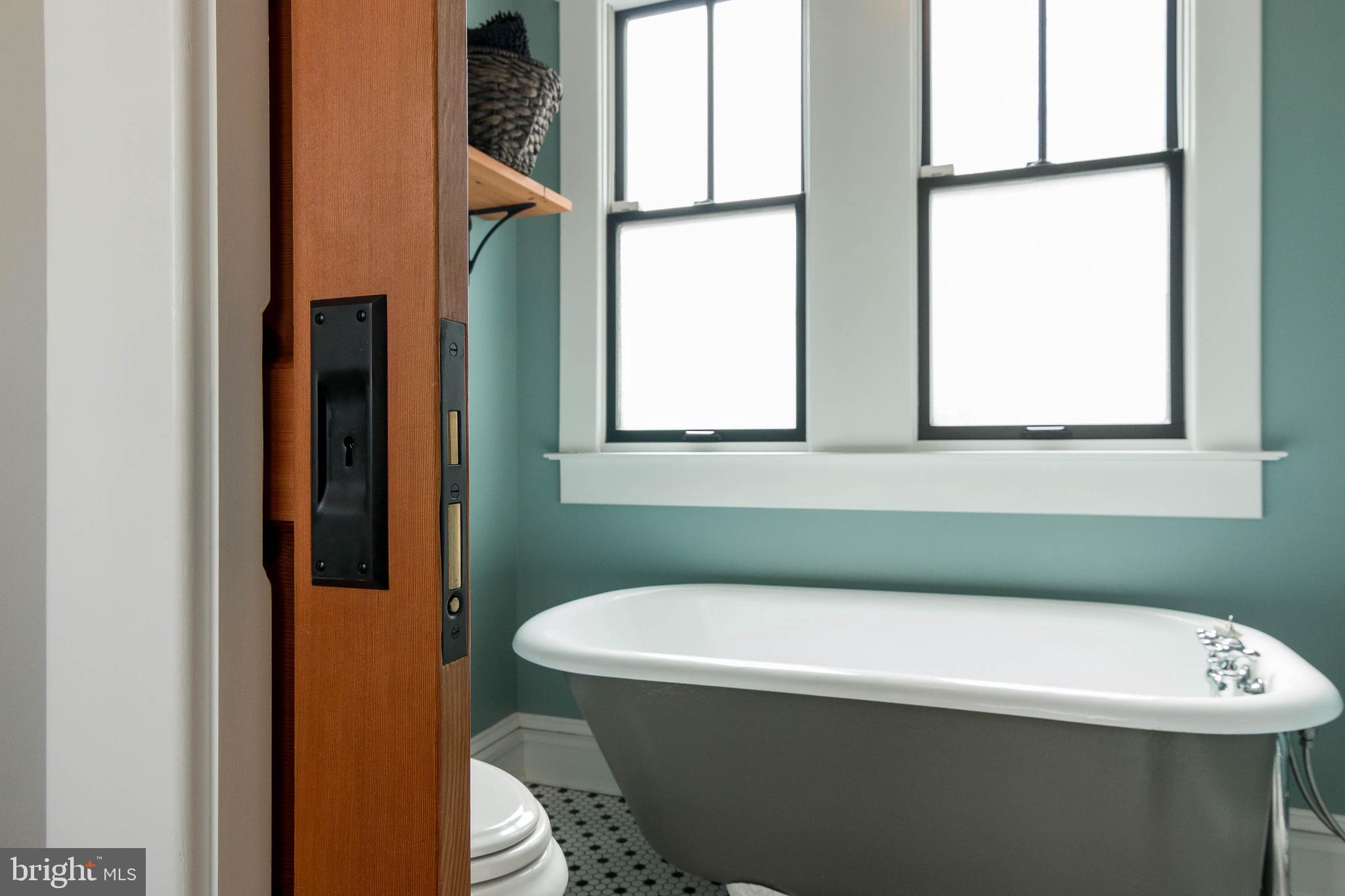 5809 Clearspring Road Baltimore, MD 21212 - Photo 21 of 42 Beautiful pocket door with quality hardware!