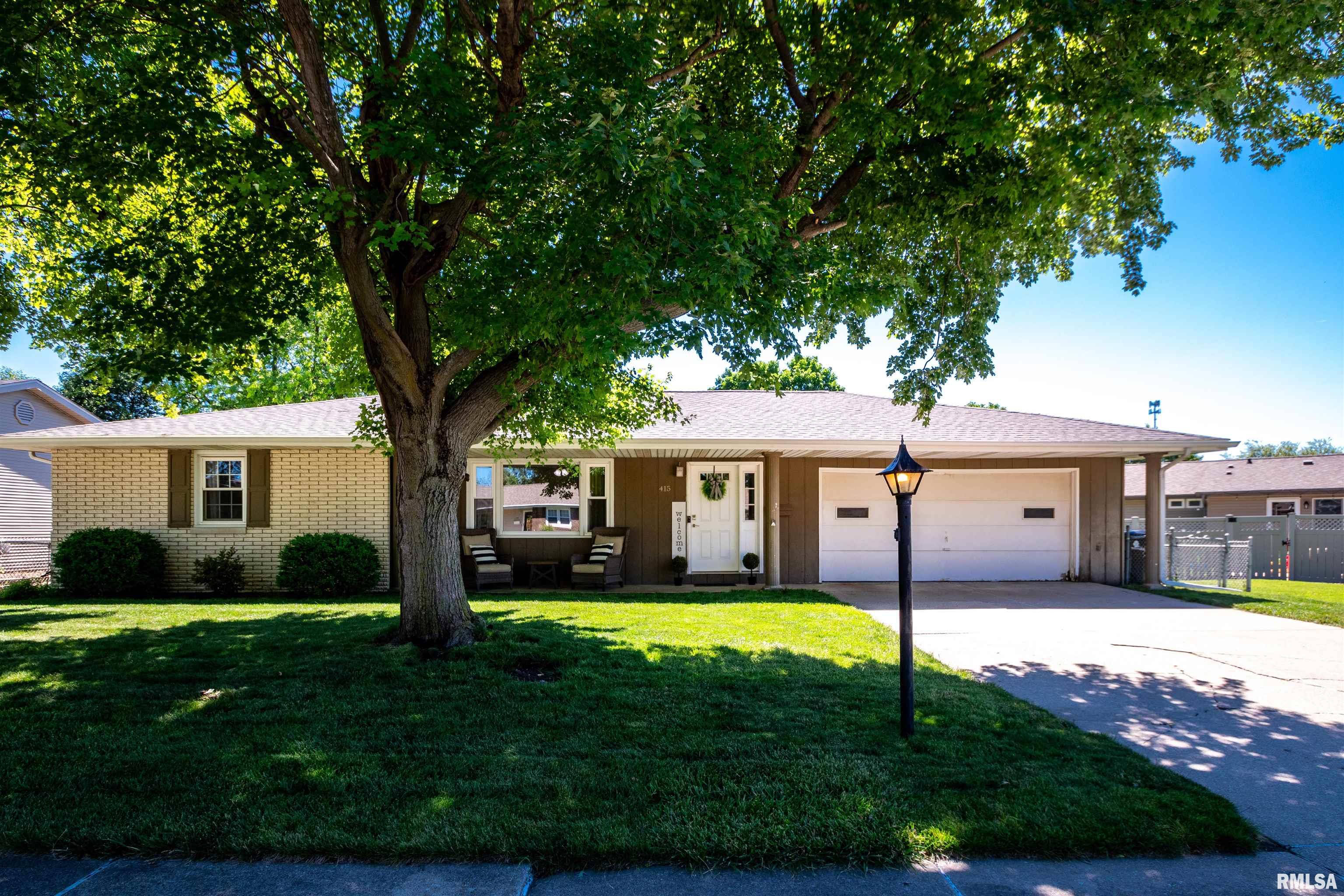 415 Ridgecrest Drive Washington, IL 61571 - Photo 2 of 32