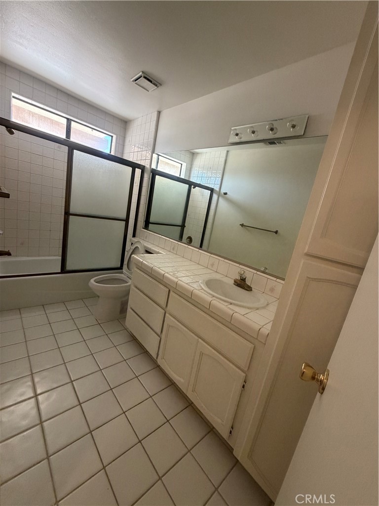 19609 Seneca Road Apple Valley, CA 92307 - Photo 29 of 37 a utility room with dryer and washer