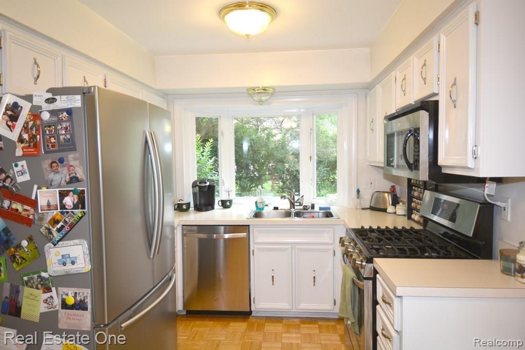 22599 Sheridan Road Novi, MI 48375 - Photo 4 of 25