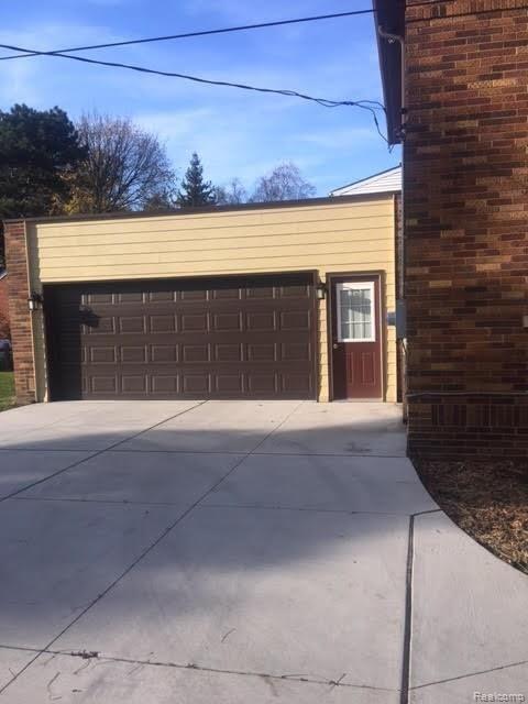 873 Rivard Boulevard Grosse Pointe, MI 48230 - Photo 13 of 13 GARAGE MLS.jpg