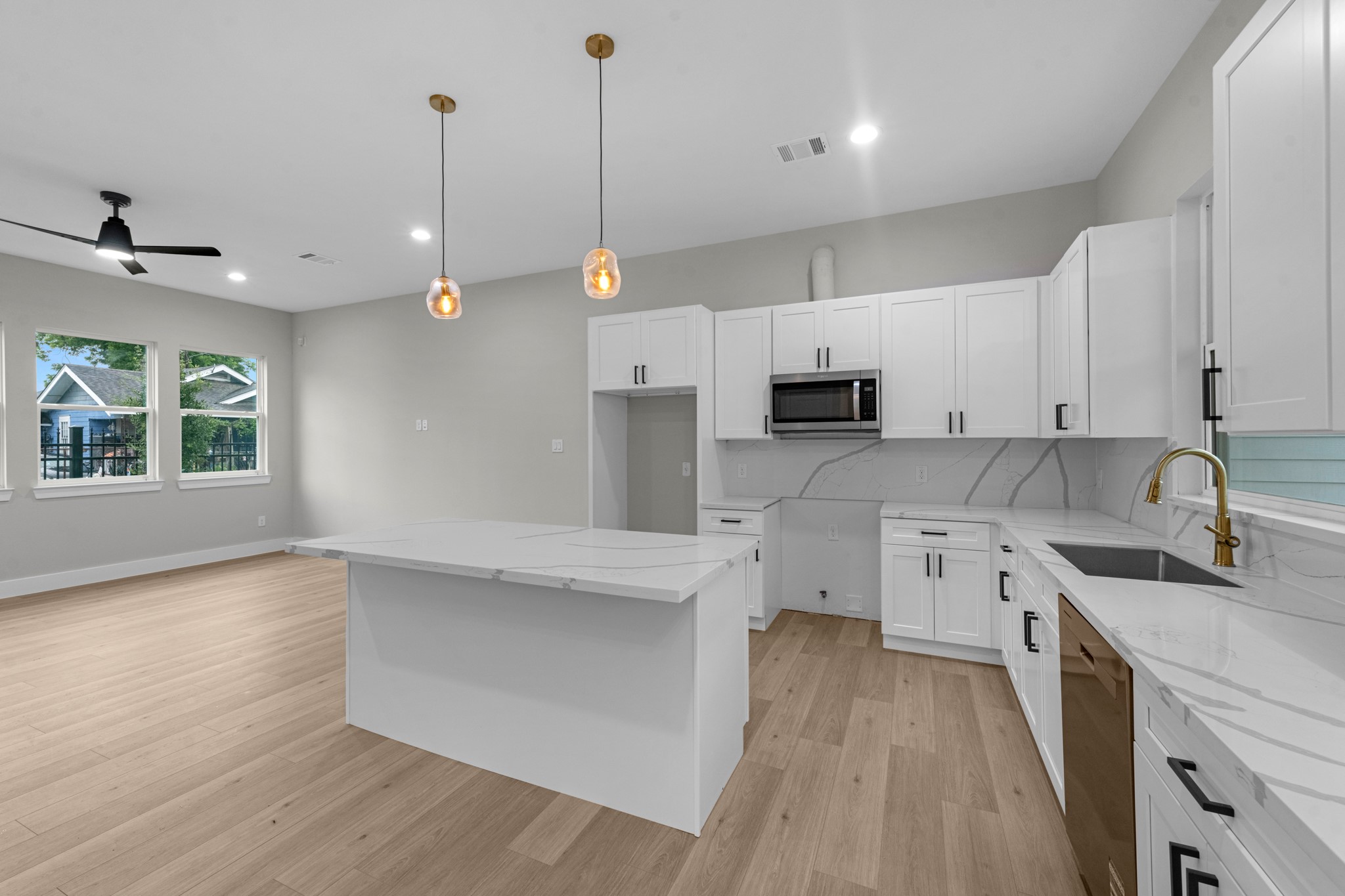 2348 Delafield Street Houston, TX 77023 - Photo 6 of 24