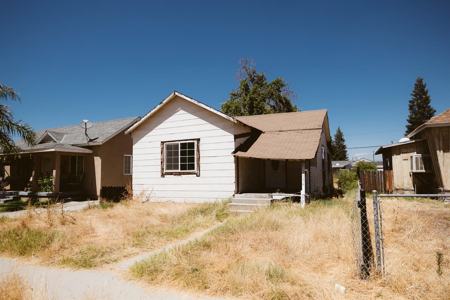 1034 K Street Reedley, CA 93654 - Photo 1 of 2