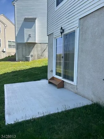 a view of a house with backyard and garden