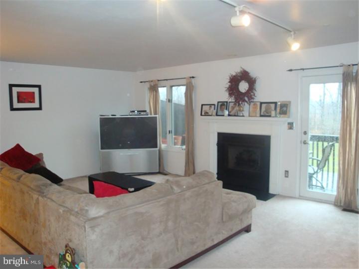 242 Fox Run Exton, PA 19341 - Photo 2 of 17 Living Room