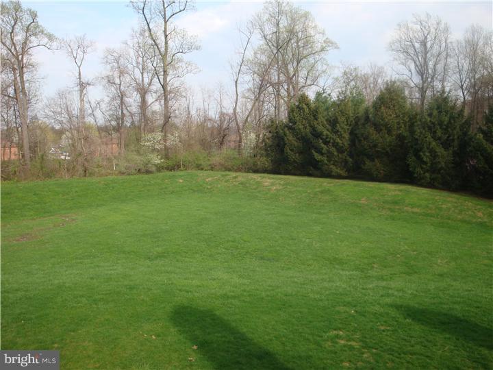 242 Fox Run Exton, PA 19341 - Photo 15 of 17 Exterior Back
