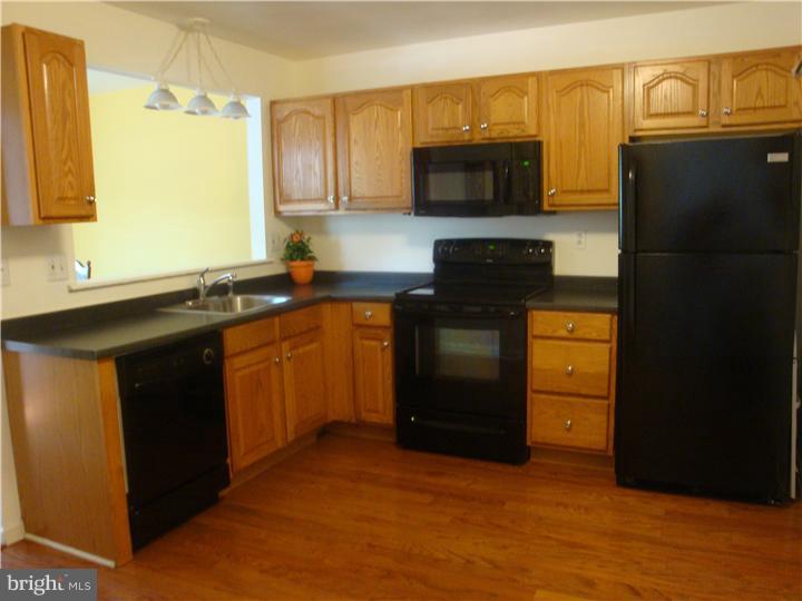 242 Fox Run Exton, PA 19341 - Photo 3 of 17 Kitchen