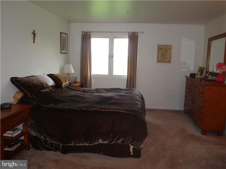 242 Fox Run Exton, PA 19341 - Photo 5 of 17 Master Bedroom