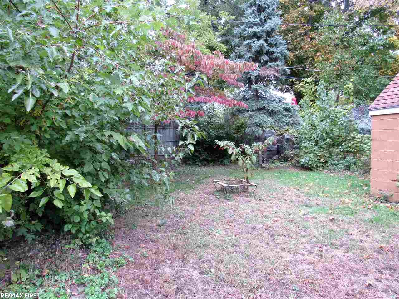 2058 Ridgemont Road Grosse Pointe Woods, MI 48236 - Photo 19 of 21