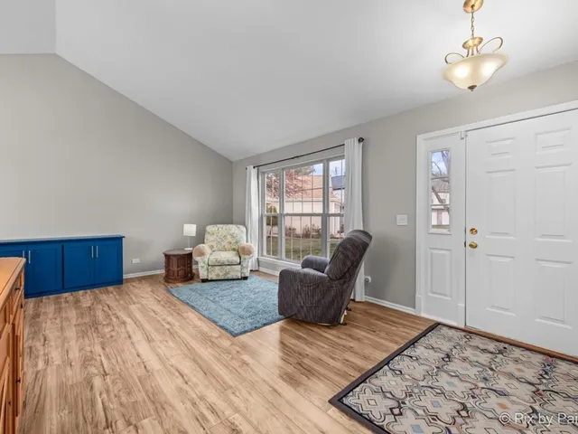 $369,900 | 1115 Apple Hill Court, Elgin, IL 60120