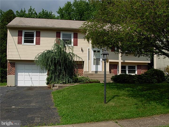 733 Parmentier Road Warminster, PA 18974 - Photo 1 of 8 Gallery Image 1