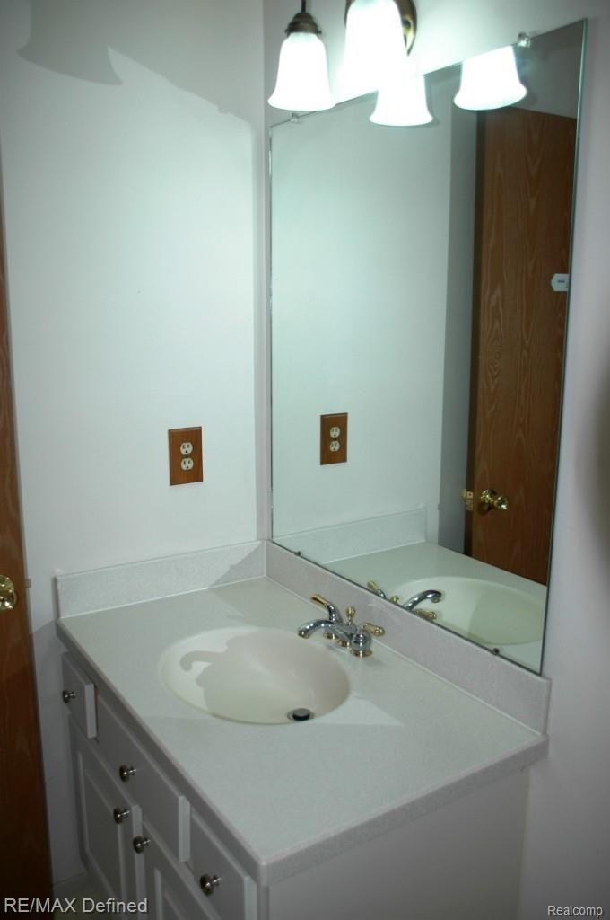2171 Highsplint Drive Rochester, MI 48307 - Photo 9 of 28 4lav2.jpg