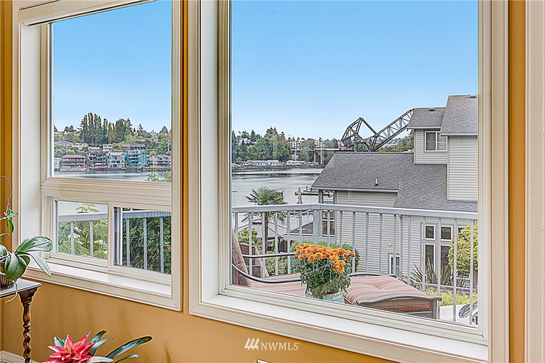 3760 West Commodore Way Seattle, WA 98199 - Photo 14 of 25 Gallery Image 14