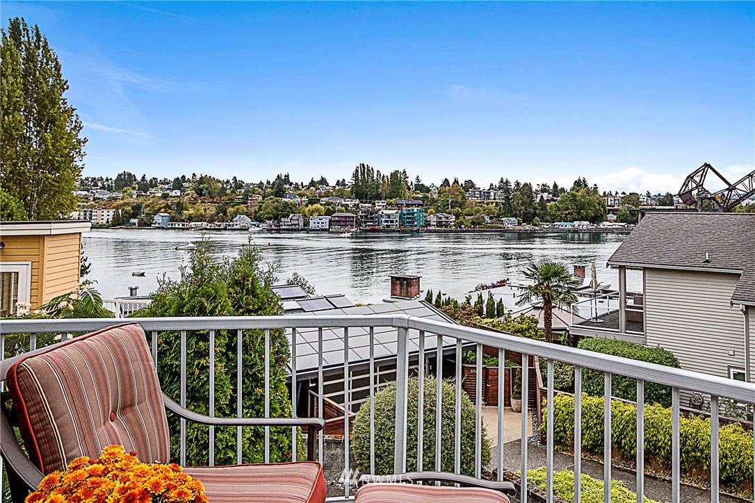 3760 West Commodore Way Seattle, WA 98199 - Photo 15 of 25 Gallery Image 15