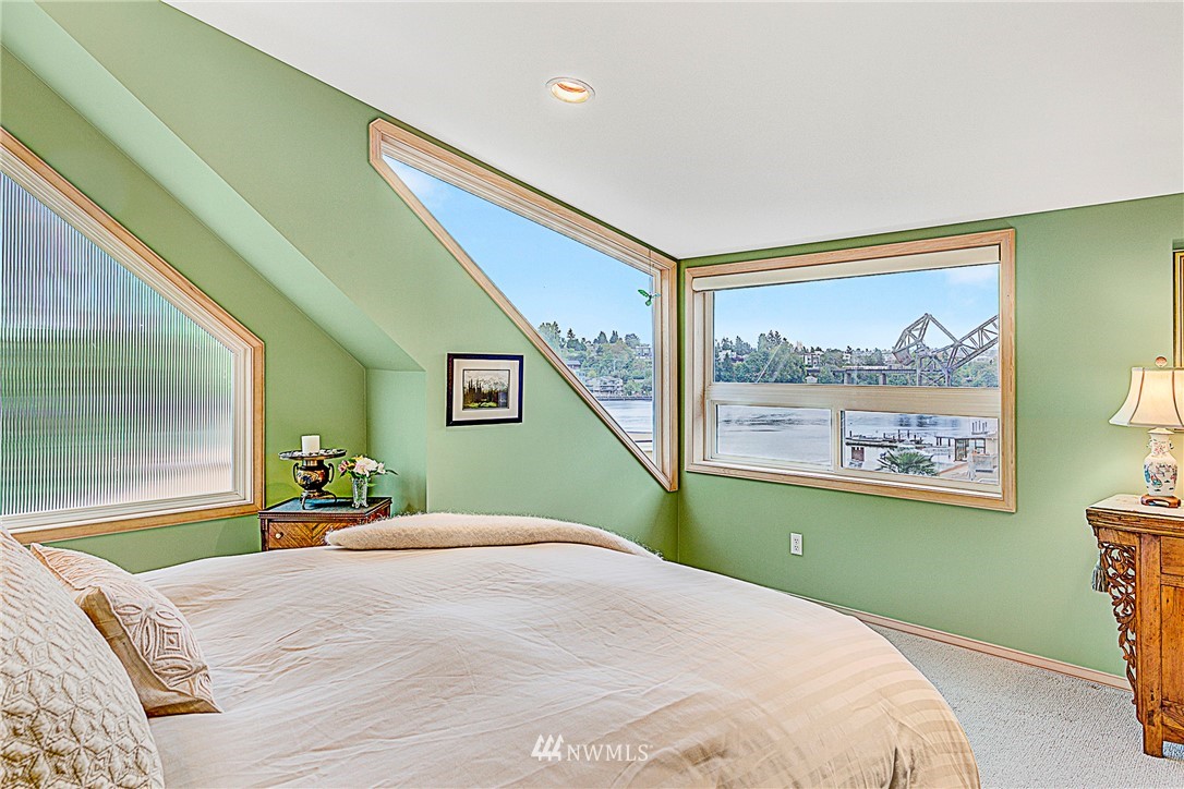 3760 West Commodore Way Seattle, WA 98199 - Photo 17 of 25 Gallery Image 17