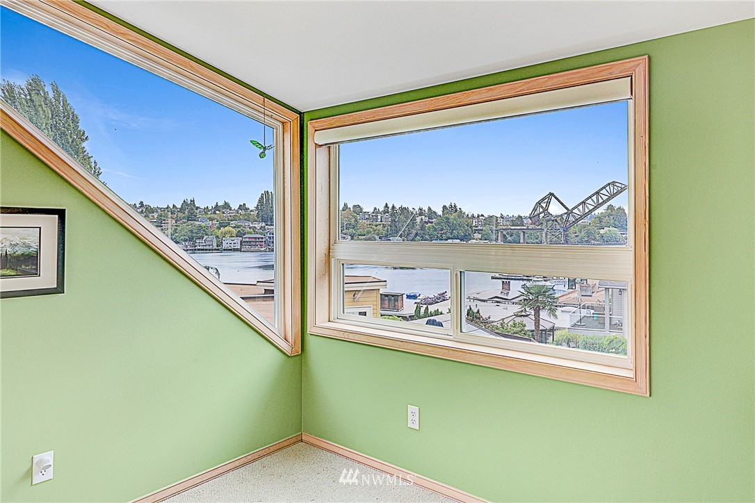3760 West Commodore Way Seattle, WA 98199 - Photo 18 of 25 Gallery Image 18