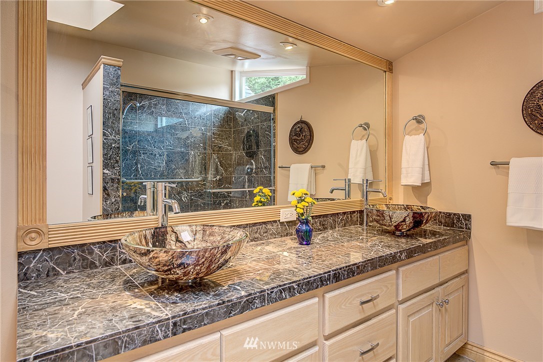 3760 West Commodore Way Seattle, WA 98199 - Photo 19 of 25 Gallery Image 19