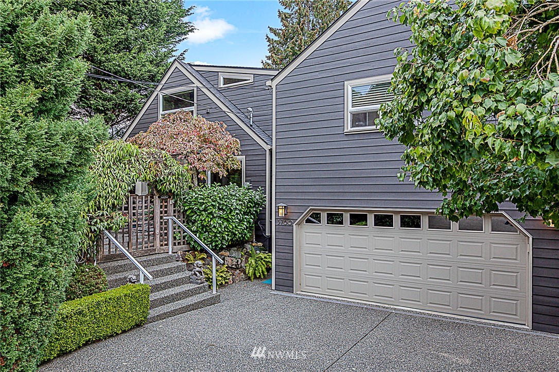 3760 West Commodore Way Seattle, WA 98199 - Photo 3 of 25 Gallery Image 3