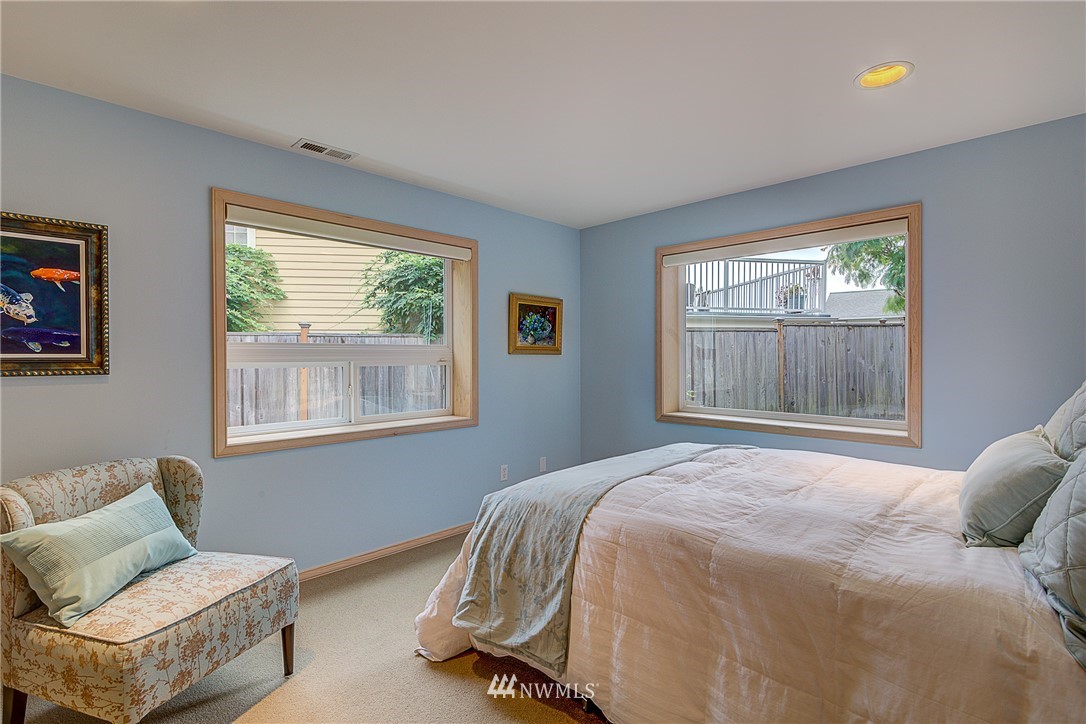 3760 West Commodore Way Seattle, WA 98199 - Photo 21 of 25 Gallery Image 21