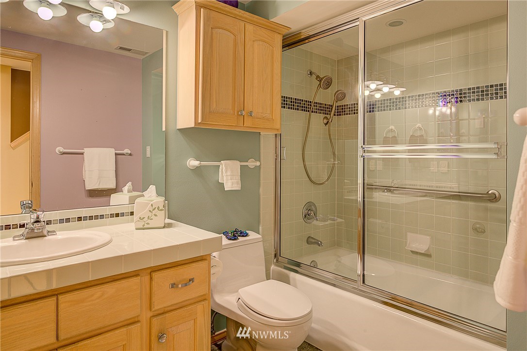 3760 West Commodore Way Seattle, WA 98199 - Photo 22 of 25 Gallery Image 22