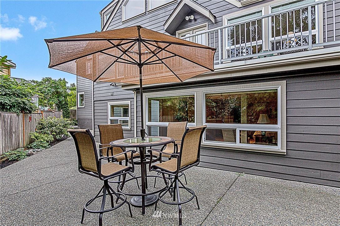 3760 West Commodore Way Seattle, WA 98199 - Photo 24 of 25 Gallery Image 24