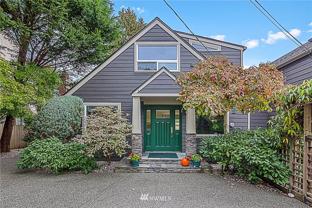 3760 West Commodore Way Seattle, WA 98199 - Photo 4 of 25 Gallery Image 4