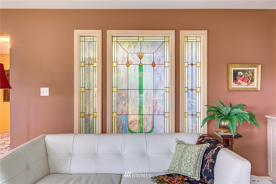 3760 West Commodore Way Seattle, WA 98199 - Photo 7 of 25 Gallery Image 7