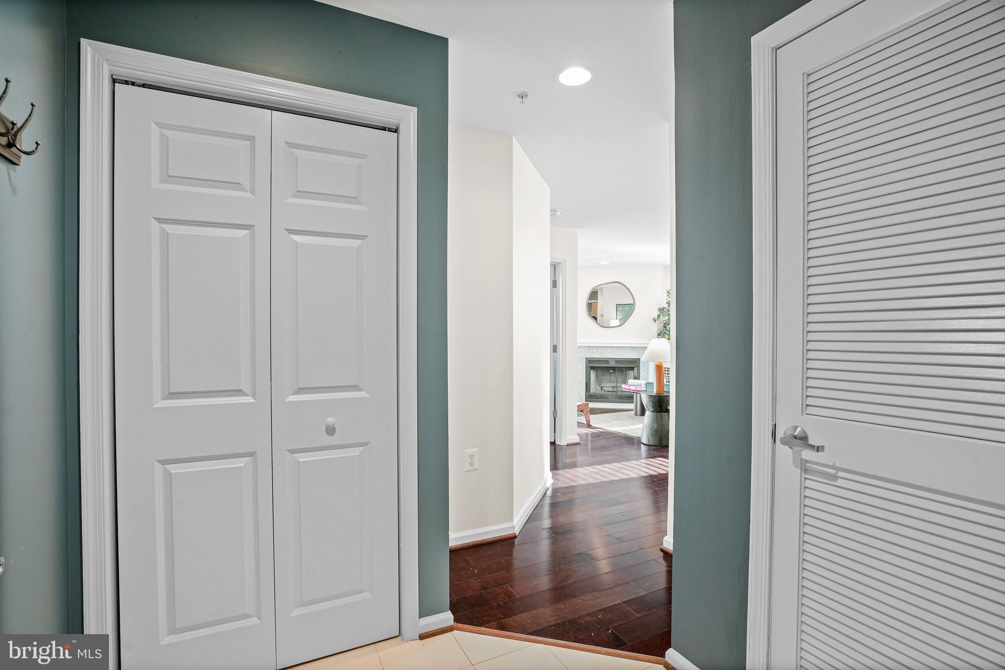 2627 Adams Mill Road Northwest, Unit 402 Washington, DC 20009 - Photo 5 of 17 Entryway that provides a warm welcome