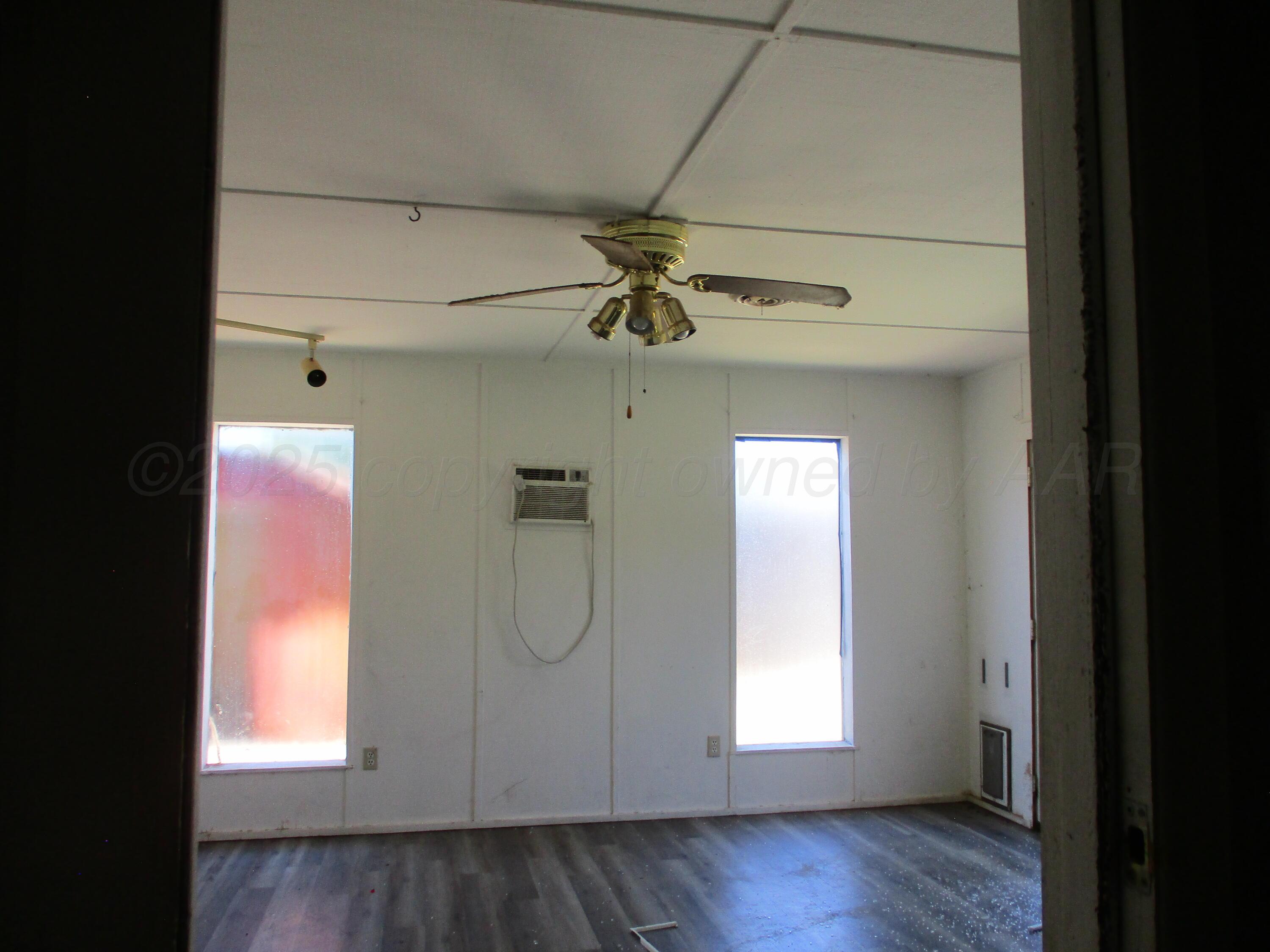 1502 Lancelot Street Borger, TX 79007 - Photo 11 of 16 Sunroom