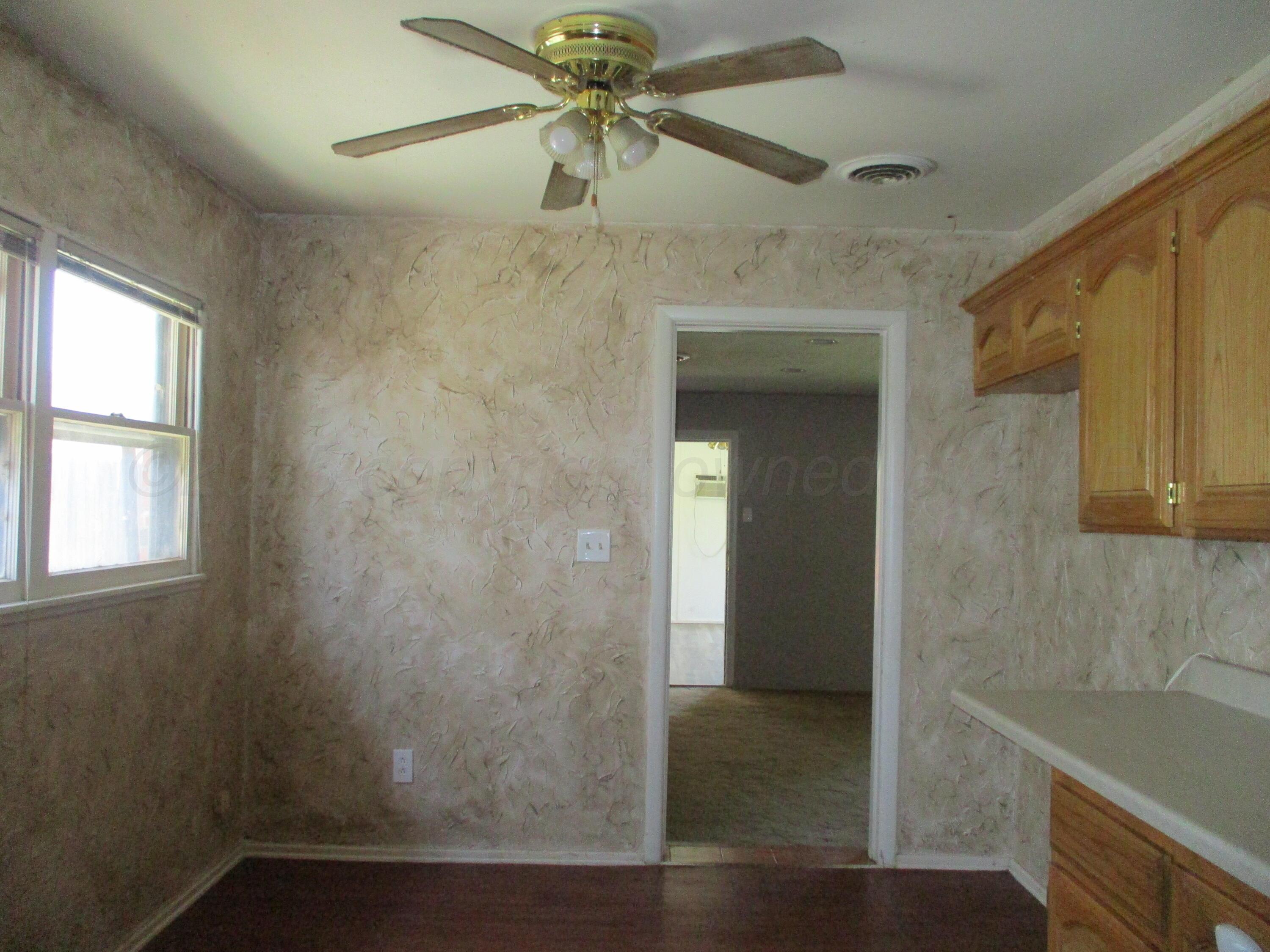 1502 Lancelot Street Borger, TX 79007 - Photo 4 of 16 Dining Room