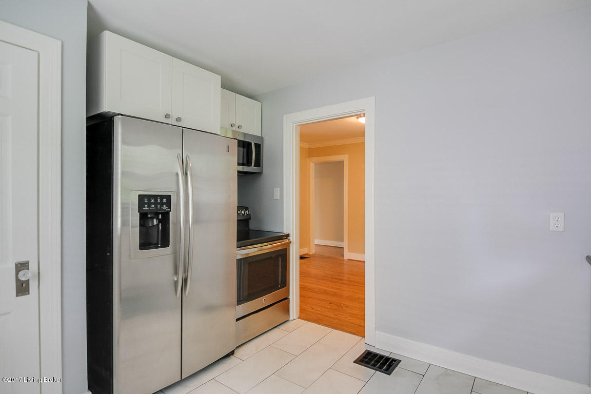 212 Ridgeway Avenue Louisville, KY 40207 - Photo 15 of 35 All appliances stay