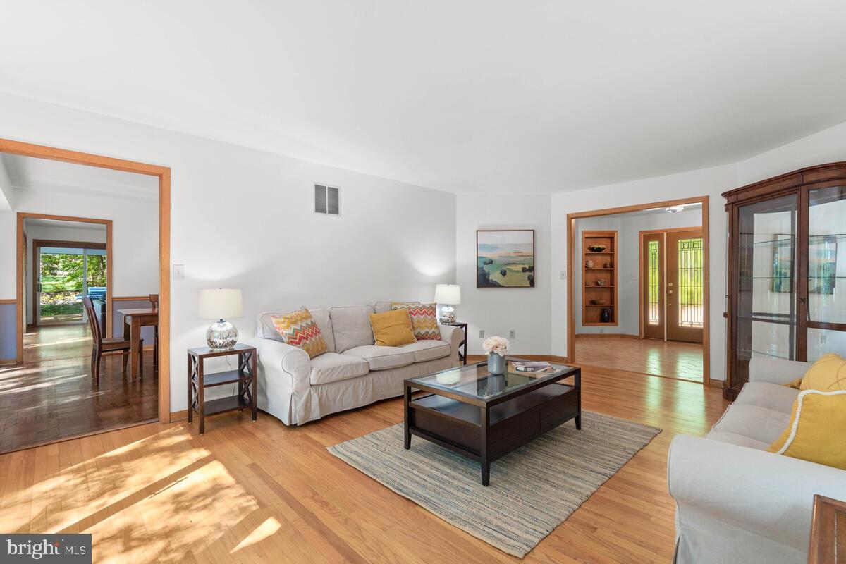 5300 Griffith Road Gaithersburg, MD 20882 - Photo 8 of 76 Gallery Image 8