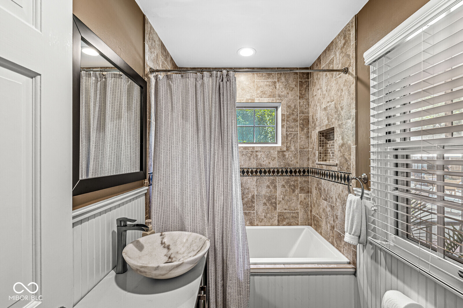 6431 Dean Road Indianapolis, IN 46220 - Photo 26 of 68 Gallery Image 26