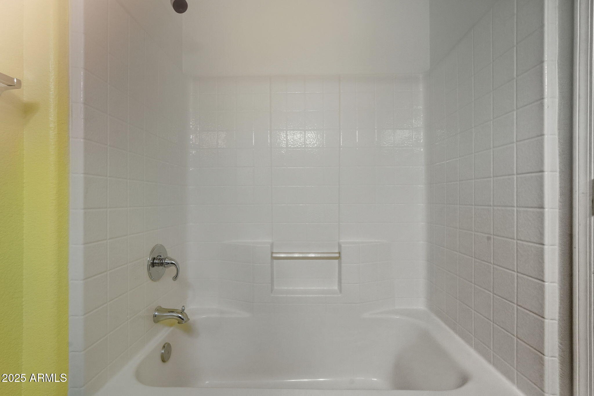 2101 South Meridian Road, Unit 354 Apache Junction, AZ 85120 - Photo 24 of 50 a bathroom with a bathtub