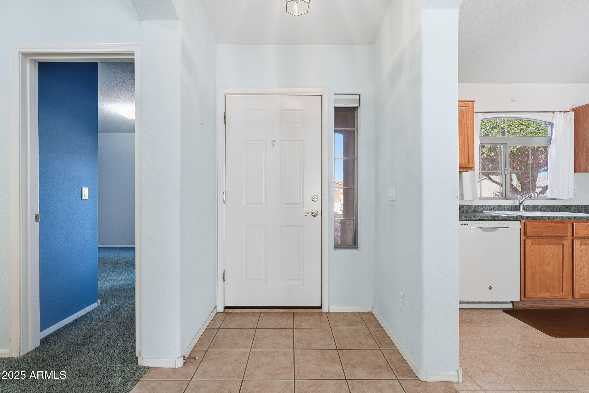 2101 South Meridian Road, Unit 354 Apache Junction, AZ 85120 - Photo 5 of 50 a view of a livingroom and a window