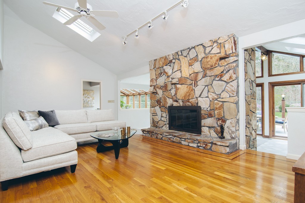262 Old Farm Road Milton, MA 02186 - Photo 3 of 27 Gallery Image 3