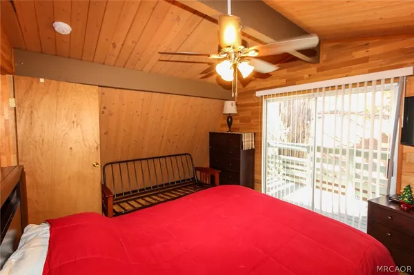 $1,600 | 692 San Bernardino Avenue, Sugarloaf, CA 92386