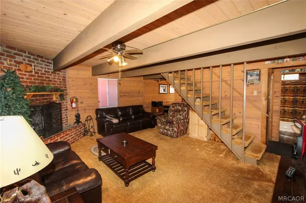 $1,600 | 692 San Bernardino Avenue, Sugarloaf, CA 92386