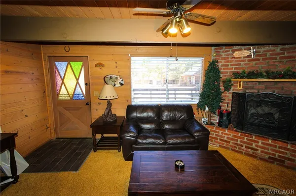 $1,600 | 692 San Bernardino Avenue, Sugarloaf, CA 92386