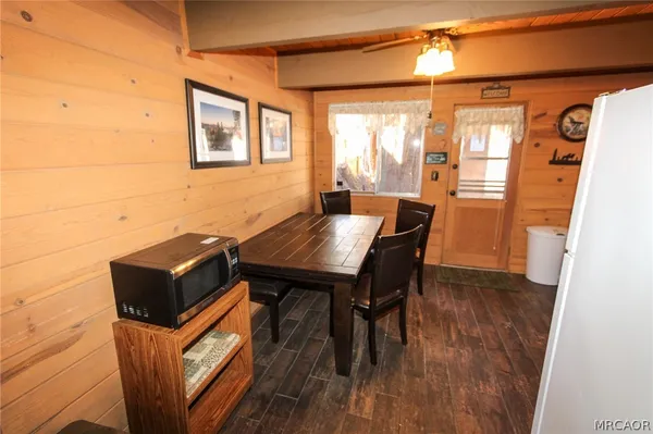 $1,600 | 692 San Bernardino Avenue, Sugarloaf, CA 92386