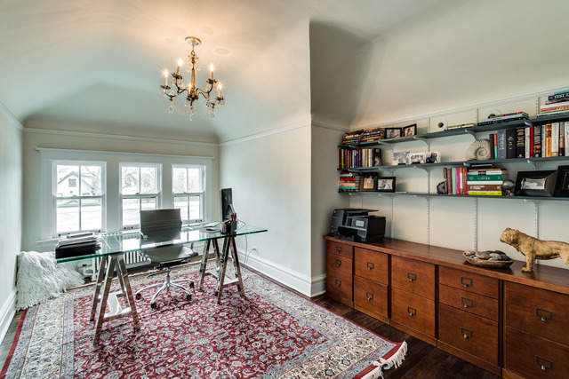 1005 Sheridan Road Evanston, IL 60202 - Photo 21 of 25 a workspace with furniture