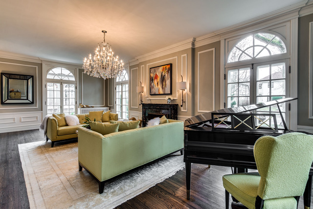 1005 Sheridan Road Evanston, IL 60202 - Photo 5 of 25 a living room with furniture and a chandelier