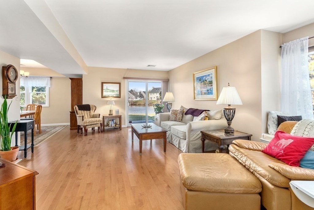 17 Merganser Way, Unit 17 Walpole, MA 02081 - Photo 4 of 26