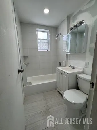 $1,650 | 120 West 3rd Avenue, Unit 6, Roselle, NJ 07203