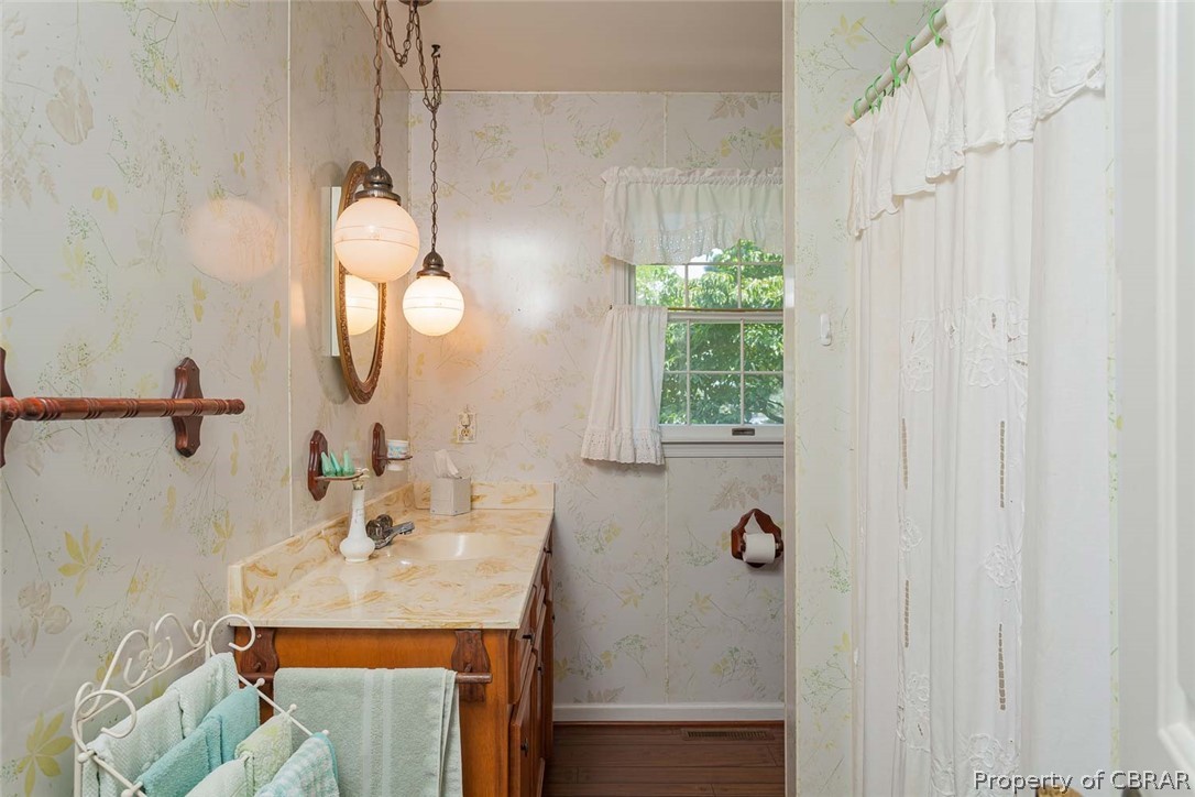 162 Chiltons Point Road Lancaster, VA 22503 - Photo 27 of 36 Full Guest Bath