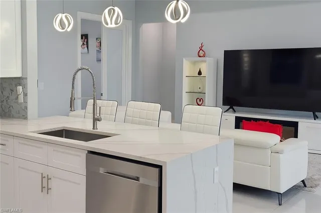 $3,850 | 2330 4th Avenue Southeast, Naples, FL 34117