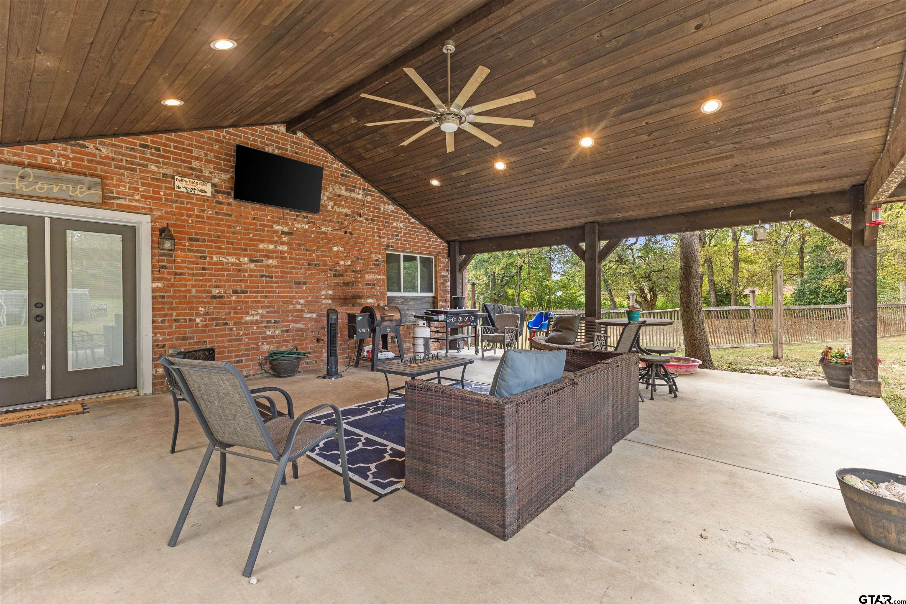 106 Pecan Ridge Mount Vernon, TX 75457 - Photo 28 of 31 a living room with furniture and a flat screen tv