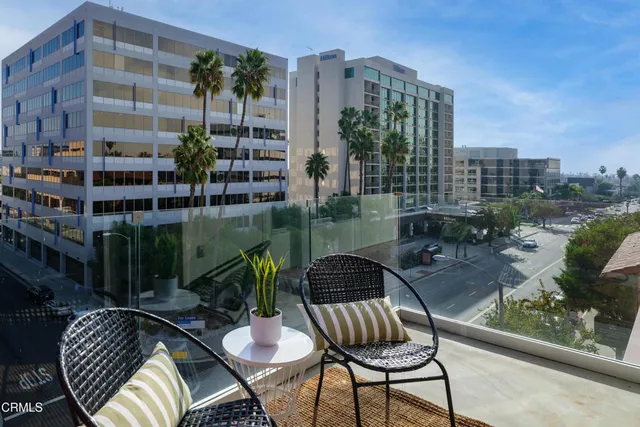 $1,099,000 | 133 South Los Robles Avenue, Unit 501, Pasadena, CA 91101