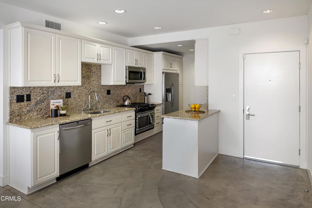 133 South Los Robles Avenue, Unit 501 Pasadena, CA 91101 - Photo 3 of 38 SSR_133SouthLosRobles501_010_FLEXMLS